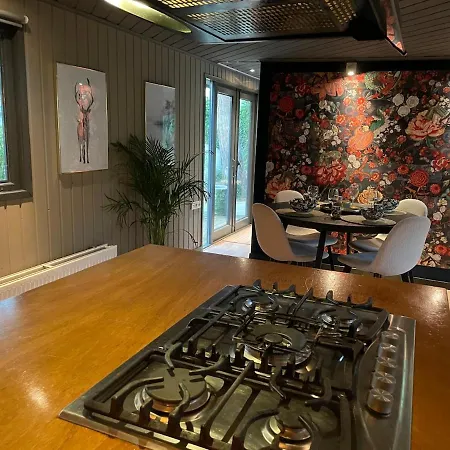 Chalet Forest Cabin With Heated Pool In The Veluwe